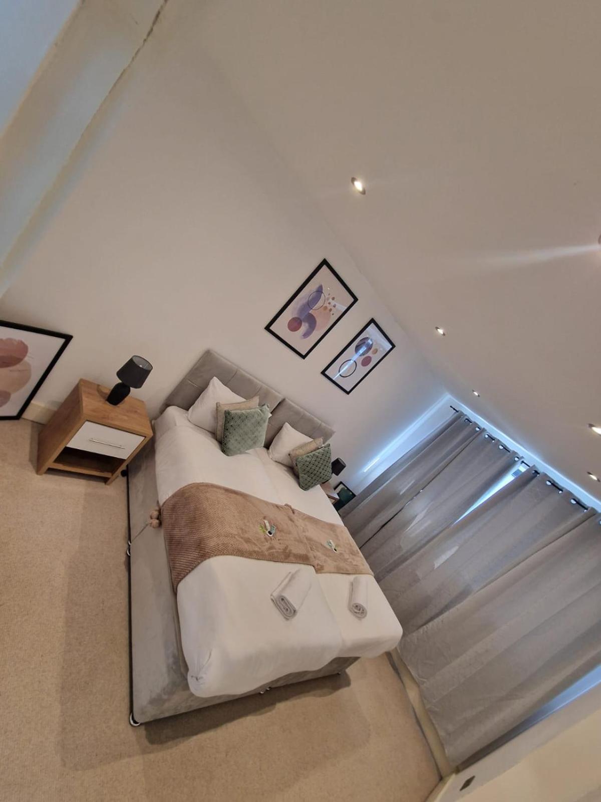Pavilion Apartment *